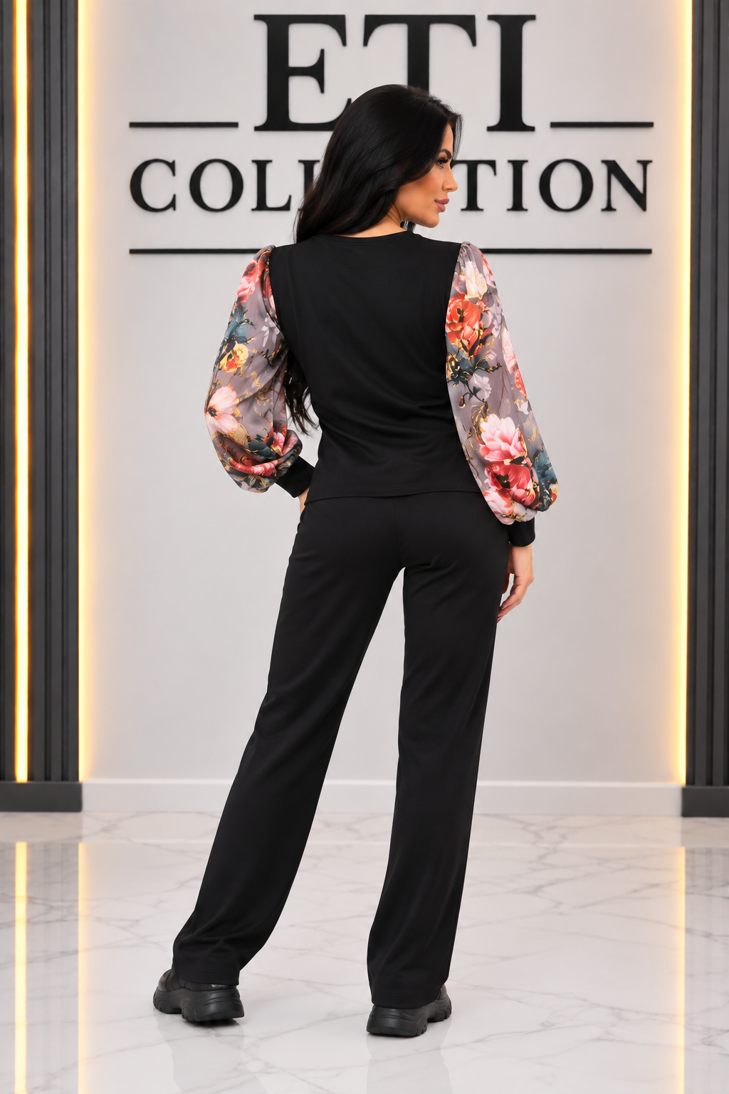 Луксозна дамска блуза „NOIR BLOSSOM“ с ефектни флорални ръкави – ETI COLLECTION