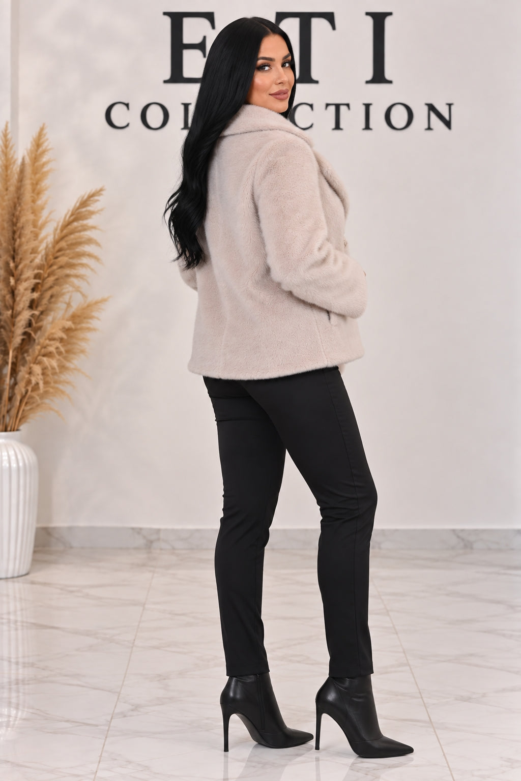 Дамско палто от къс еко косъм „SOFT LUXE“ – светло бежово