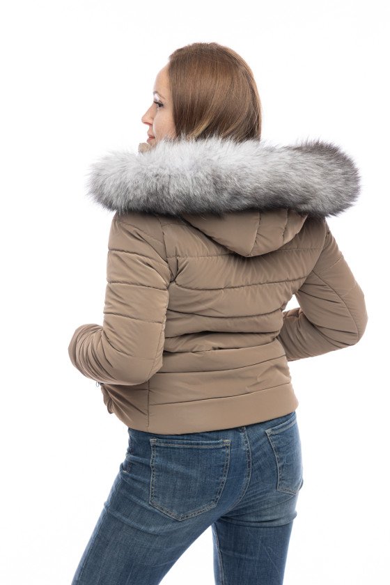 Късо зимно яке в цвят Мока