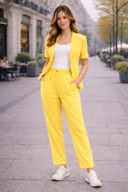 Дамски спортно-елегантен комплект от сако и панталон в жълто