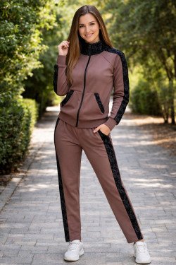 Спортно-елегантен комплект в кафяво с ефектни тюл флог кантове