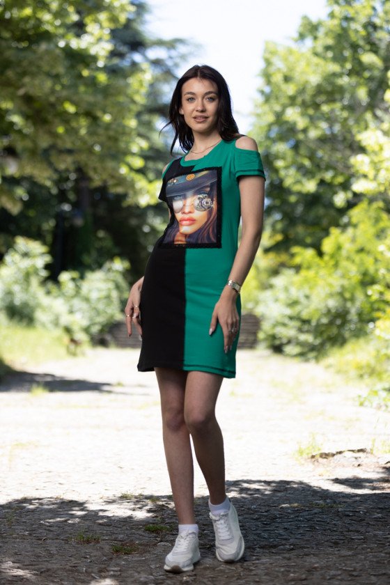 Прекрасна рокля с картинка Леона