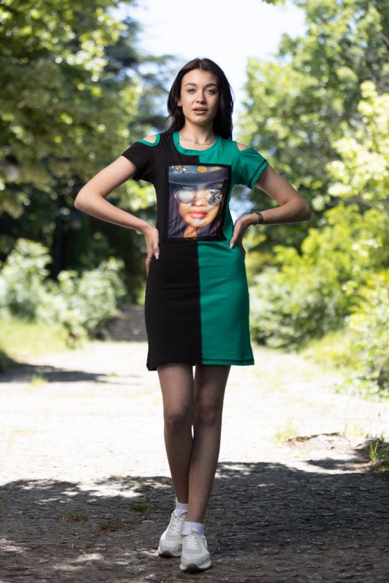 Прекрасна рокля с картинка Леона