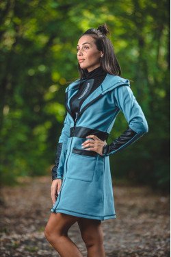 Жилетка с кожени елементи в цвят деним