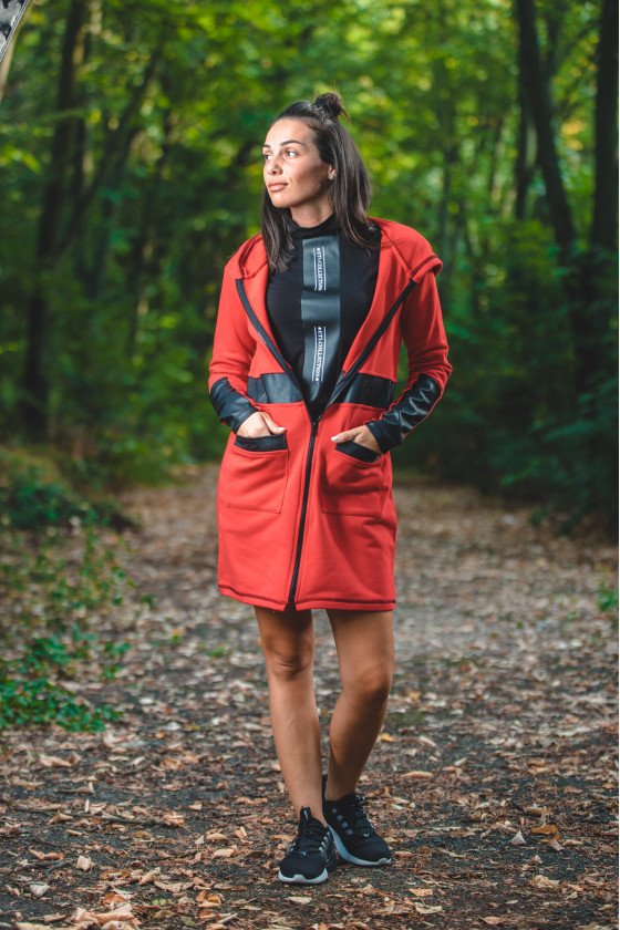 Жилетка с кожени елементи в червено