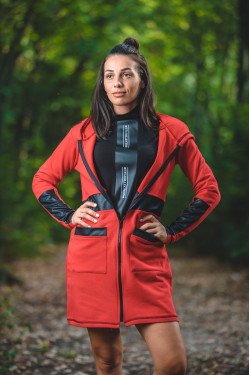 Жилетка с кожени елементи в червено