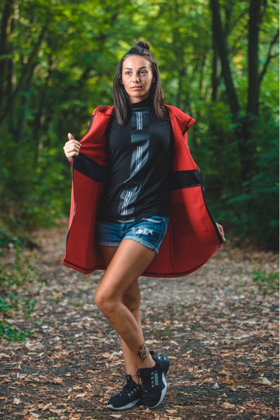 Жилетка с кожени елементи в червено