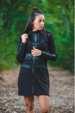 Жилетка с кожени елементи в черно