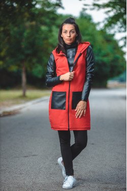 ЖИЛЕТКА С КОЖЕНИ РЪКАВИ КРАСИ