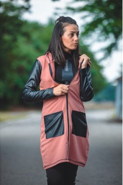 ЖИЛЕТКА С КОЖЕНИ РЪКАВИ ИЗИ