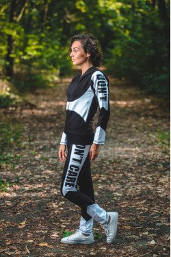 Дизайнерски спортен сет в два цвята Пенелопа