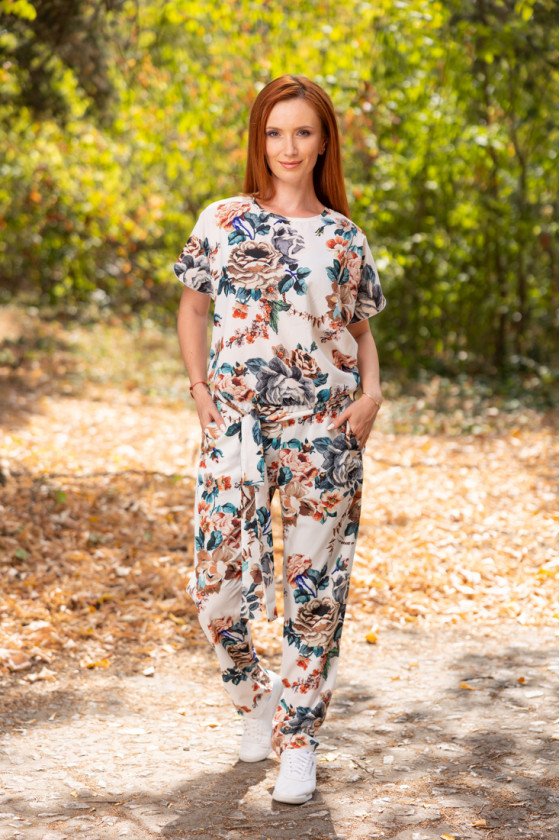 Прекрасен гащеризон на цветя Дея