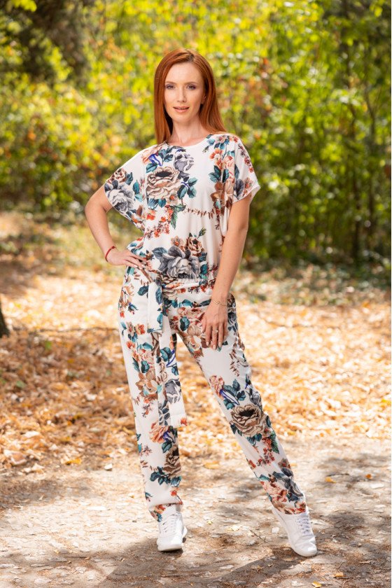 Прекрасен гащеризон на цветя Дея