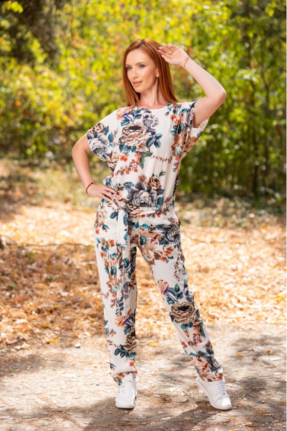 Прекрасен гащеризон на цветя Дея