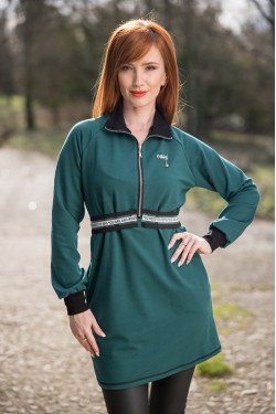 Елегантна рокля в маслено зелено