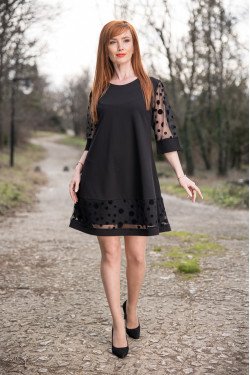 Прекрасна рокля с тюл в черно