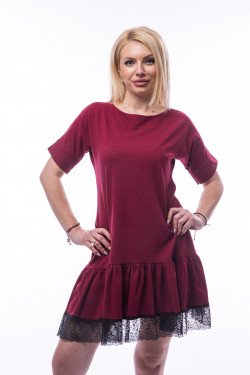 Прекрасна рокля с дантела в бордо