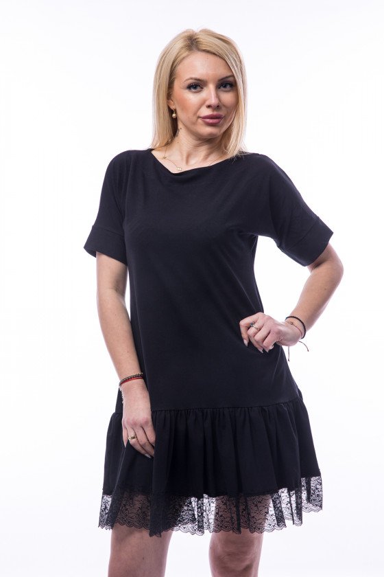 Рокля с дантела в черно
