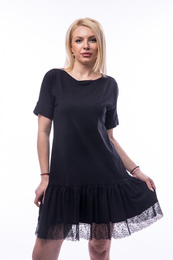 Рокля с дантела в черно