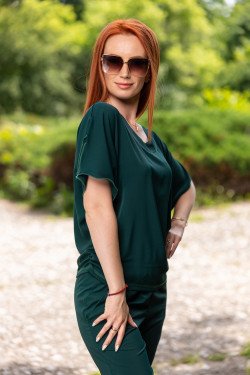 Комплект в маслено зелено