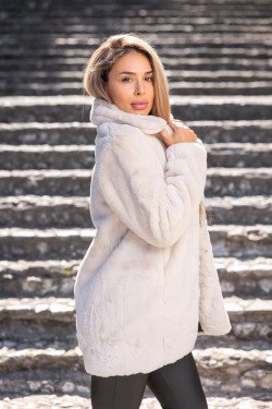 Елегантно палтенце от еко косъм Стела