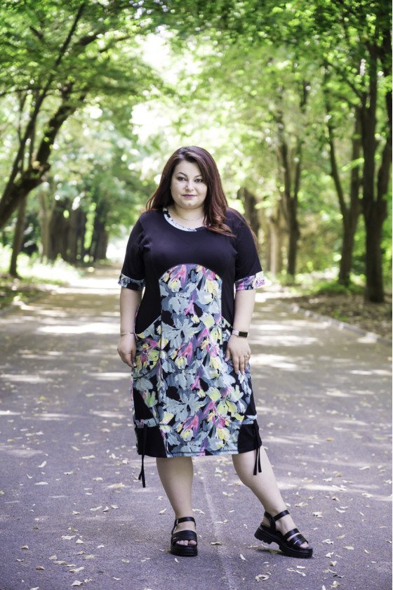 Елегантна рокля с джоб Крисия