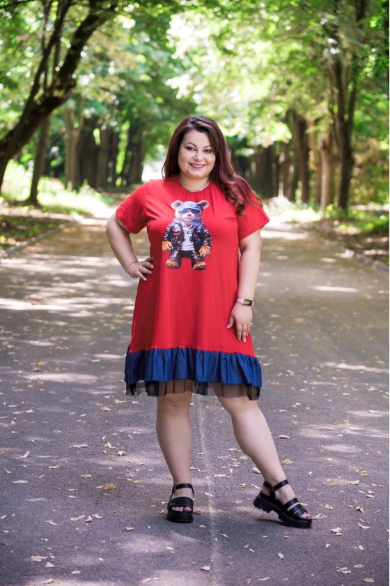 Рокля с апликация на мече в червено