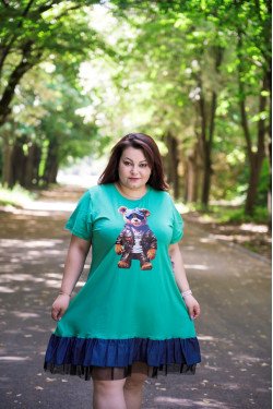 Рокля с апликация на мече в зелено