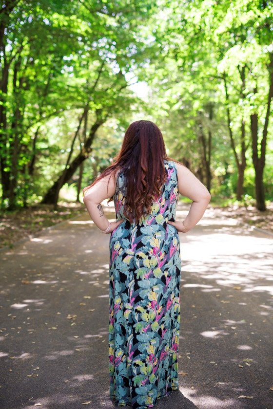 Прекрасна рокля на цветя Дария