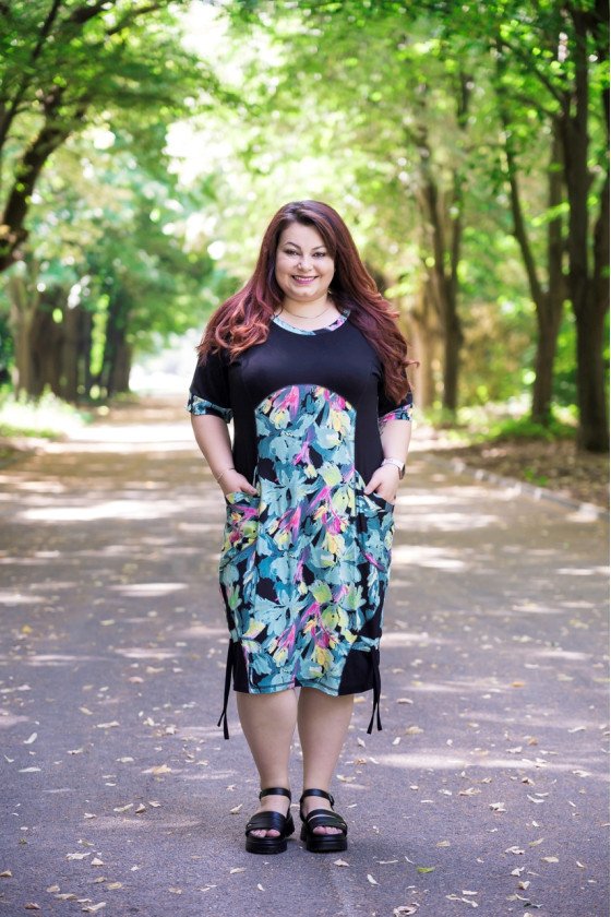 Елегантна рокля с джоб Крисия