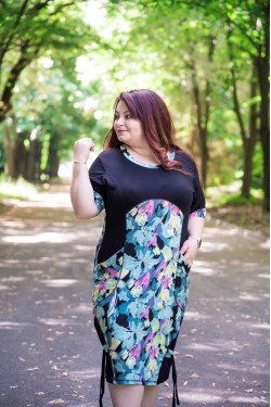 Елегантна рокля с джоб Крисия