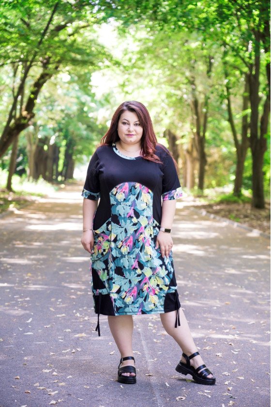 Елегантна рокля с джоб Крисия