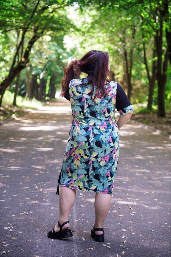 Елегантна рокля с джоб Крисия