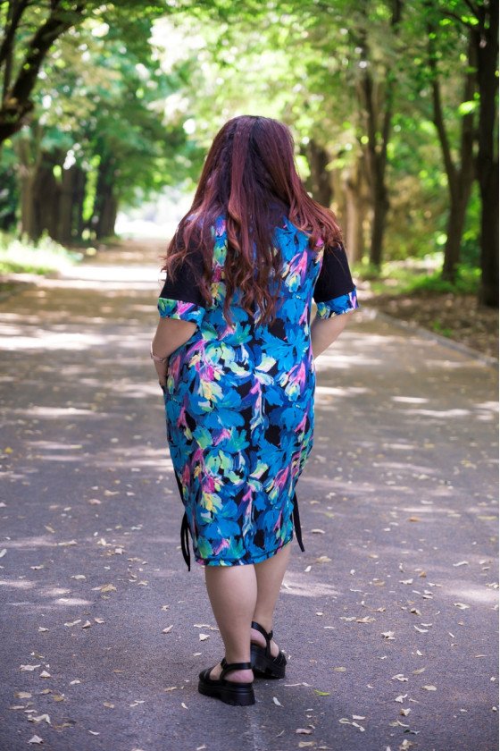 Елегантна рокля с джоб Мартина