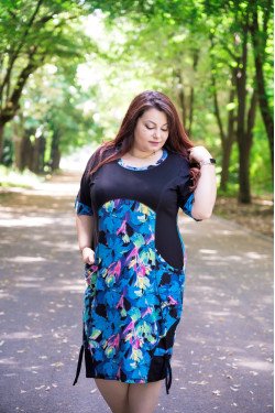 Елегантна рокля с джоб Мартина