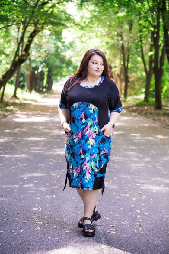 Елегантна рокля с джоб Мартина