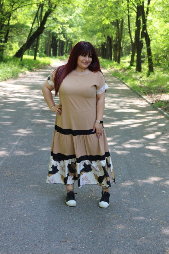 Елегантна рокля за макси дами в бежово