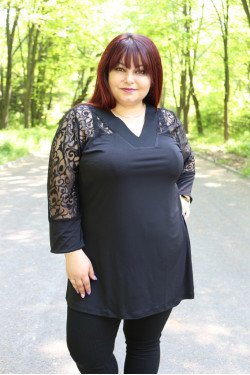 Елегантна макси туника с дантелени ръкави