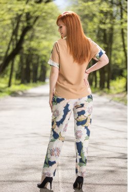 Елегантен дамски комплект с флорални мотиви