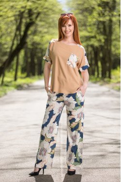 Елегантен дамски комплект в шарен десен 