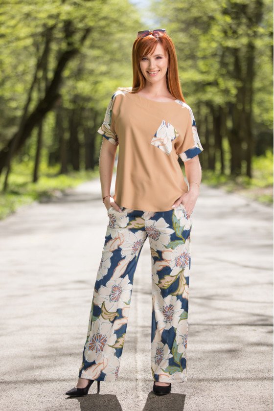 Елегантен дамски комплект в шарен десен 