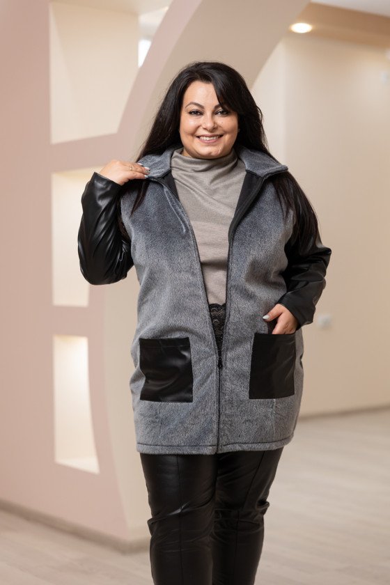 Стилна дамска жилетка от къс еко косъм и кожени акценти в сиво