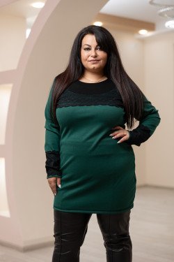 Елегантна туника с дантела в маслено зелено