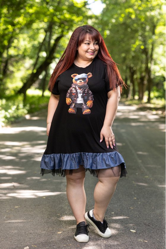 Прекрасна рокля с апликация на мече