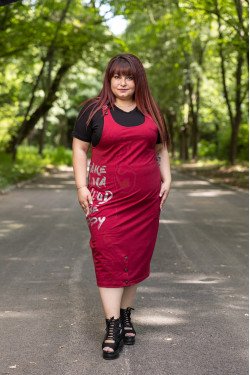 Спортно елегантен сукман в бордо