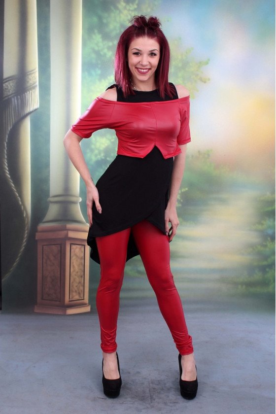 ТУНИКА С КОЖЕН ЕЛЕК В ЧЕРВЕНО