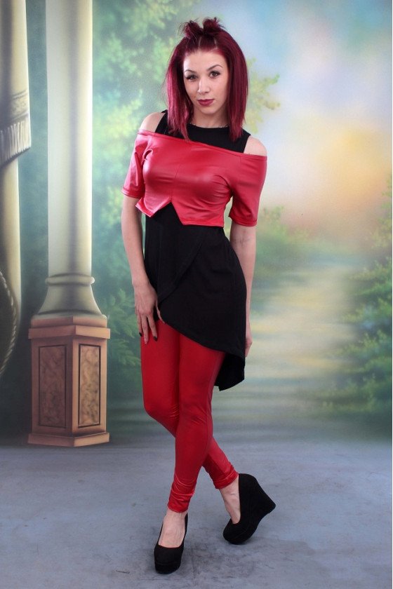 ТУНИКА С КОЖЕН ЕЛЕК В ЧЕРВЕНО