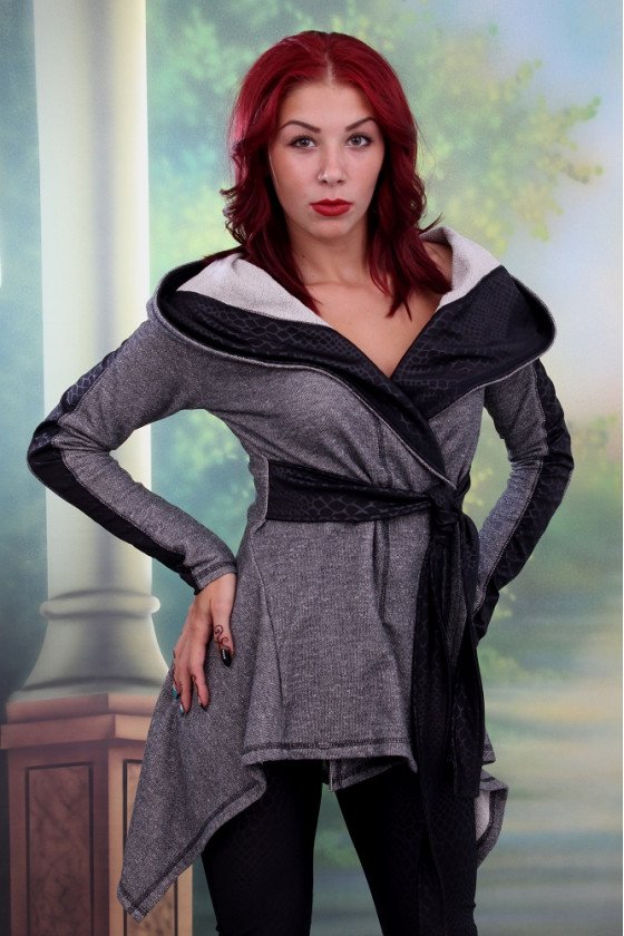 ЯКЕ С КАЧУЛКА ЖЕНИ