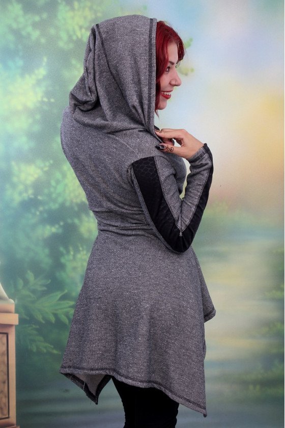 ЯКЕ С КАЧУЛКА ЖЕНИ