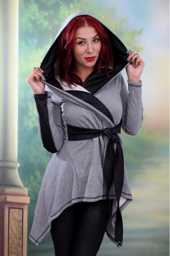 ЯКЕ С КАЧУЛКА ЯНА